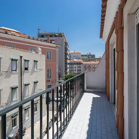 Premium With Terrace Near The River Apartment